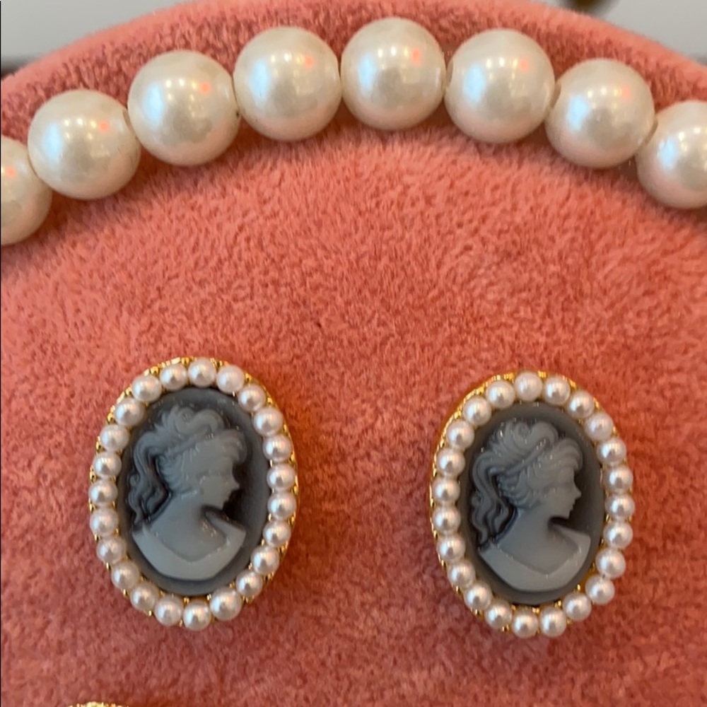Cameo earrings pearl detail & gold backing